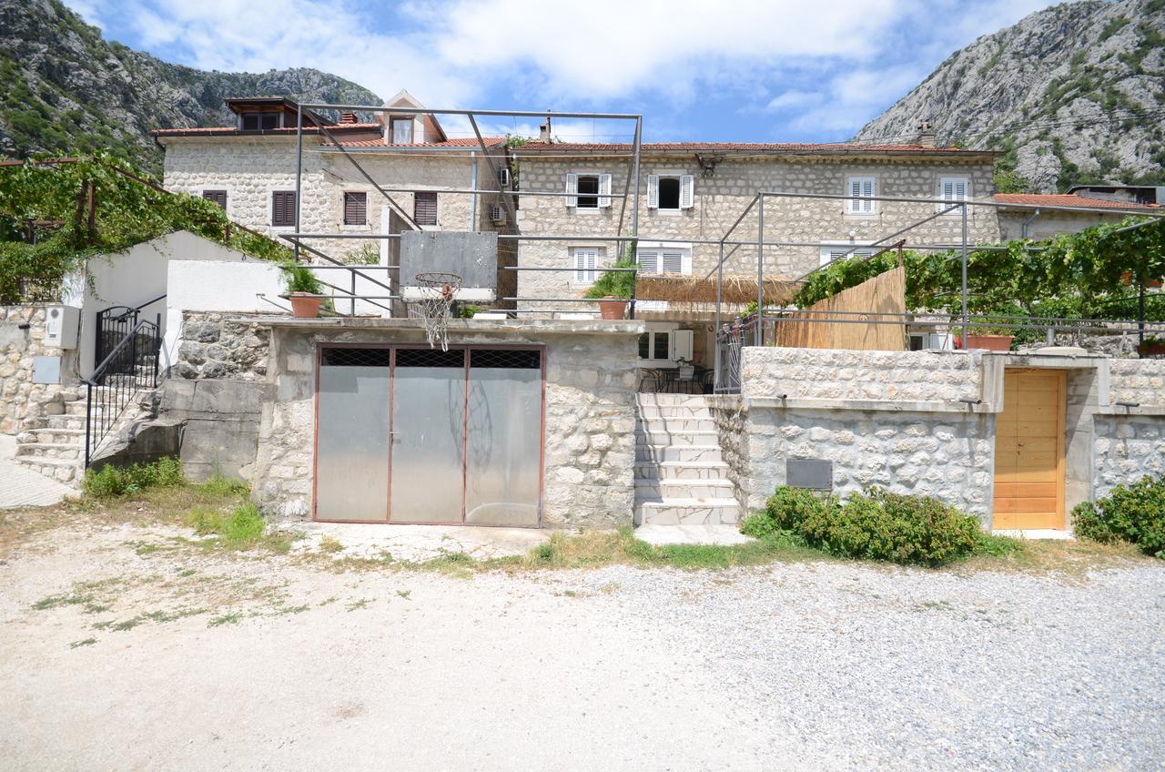 Appartement Stone House Dragutinovic à Kotor Extérieur photo